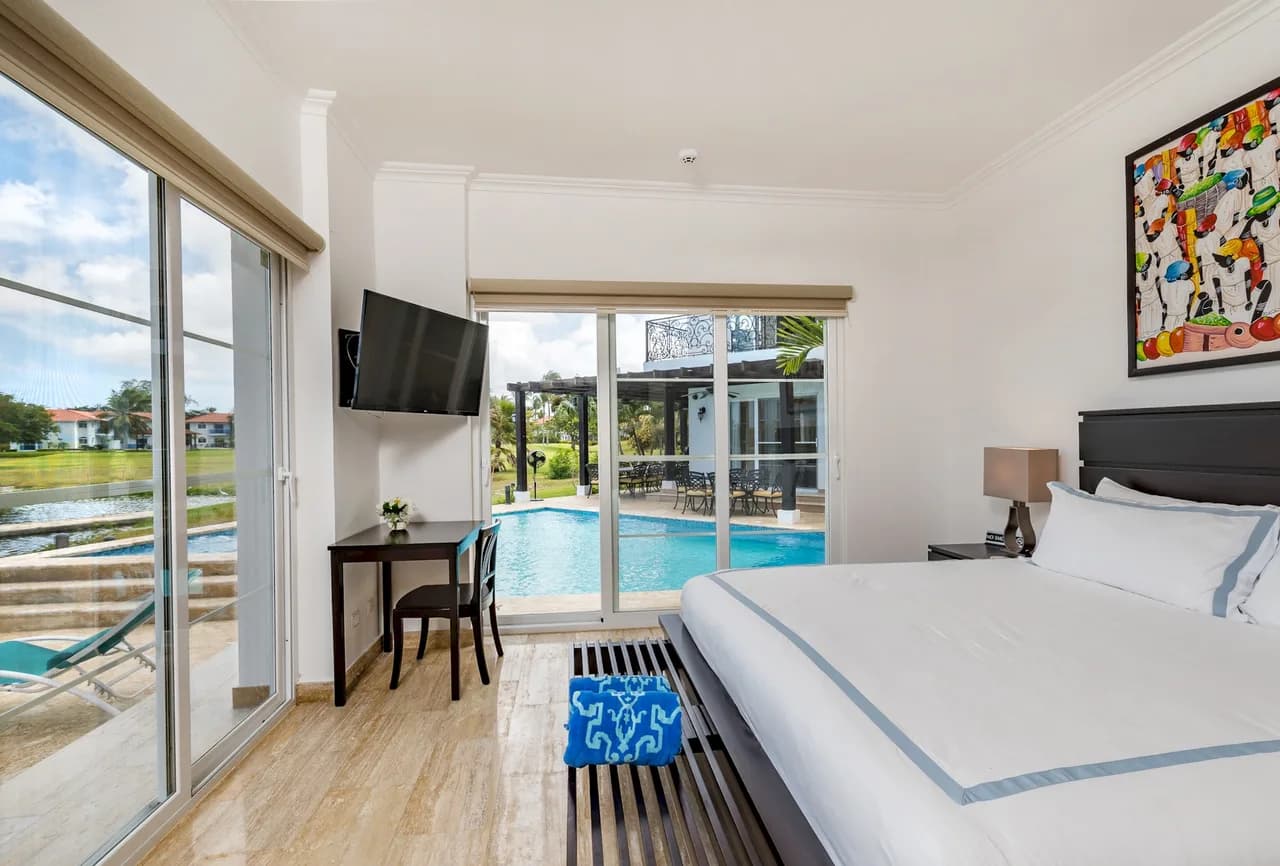Spacious Eight-Bedroom Villa in Punta Cana photo 4