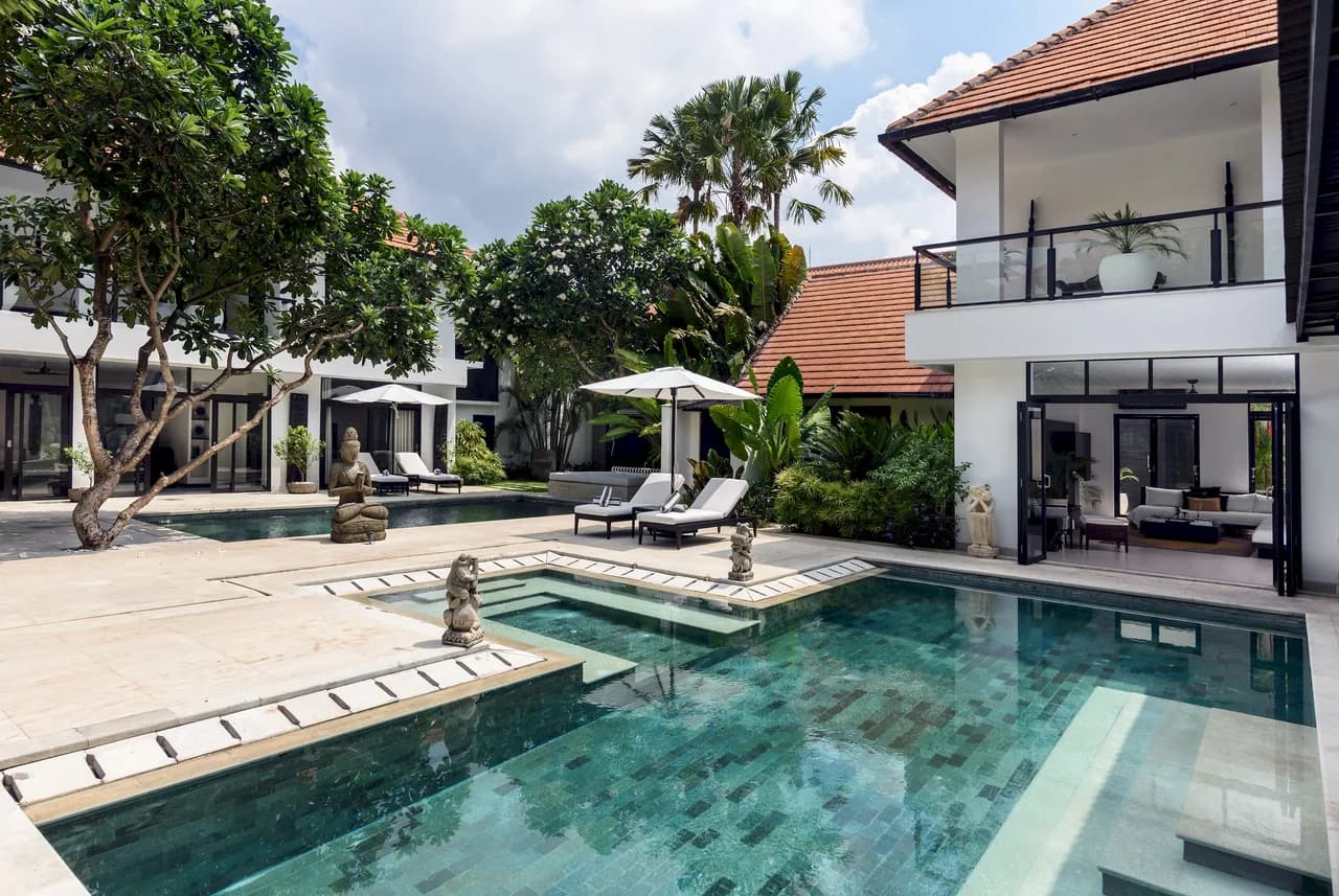 Spacious Nine Bedroom Villa in Kerobokan Kelod