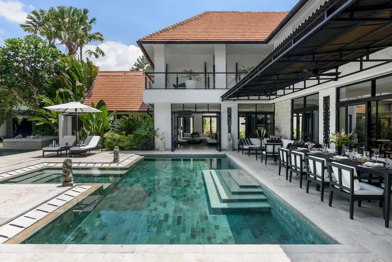 Spacious Nine Bedroom Villa in Kerobokan Kelod photo 3