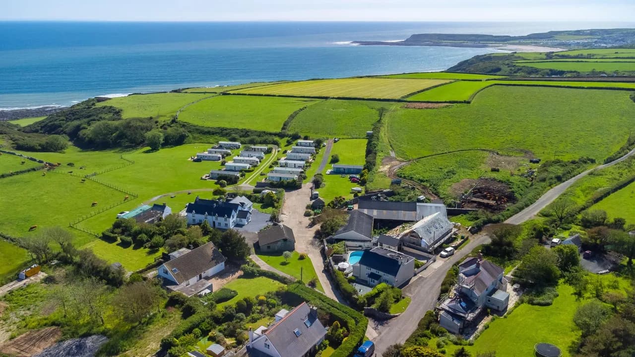Secluded Garden Villa in Oxwich, Swansea, Wales photo 5