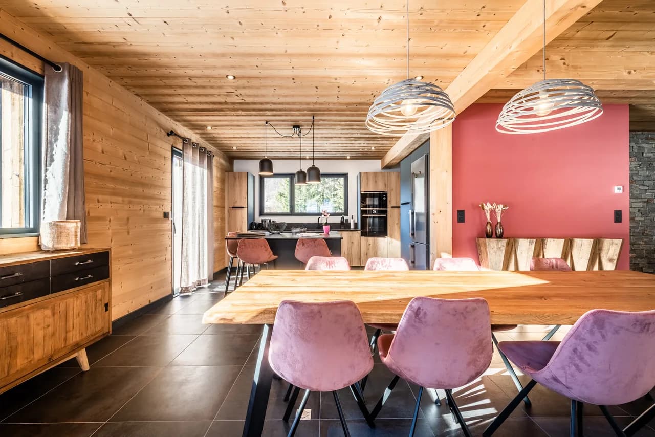 AZOBE - Large Chalet with Hot Tub and Sauna
