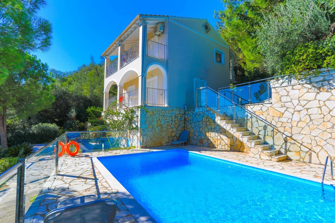 Garden-View Three Bedroom Villa in Corfu photo 2