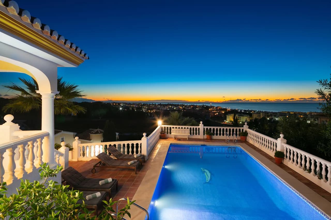 Spacious Family Villa Near Beach in Las Lagunas de Mijas photo 2