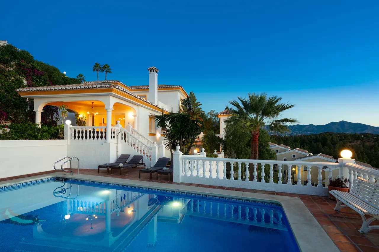 Spacious Family Villa Near Beach in Las Lagunas de Mijas photo 3