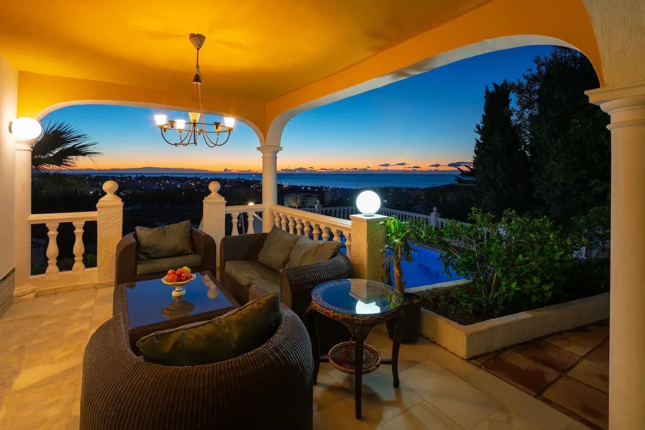 Spacious Family Villa Near Beach in Las Lagunas de Mijas photo 4