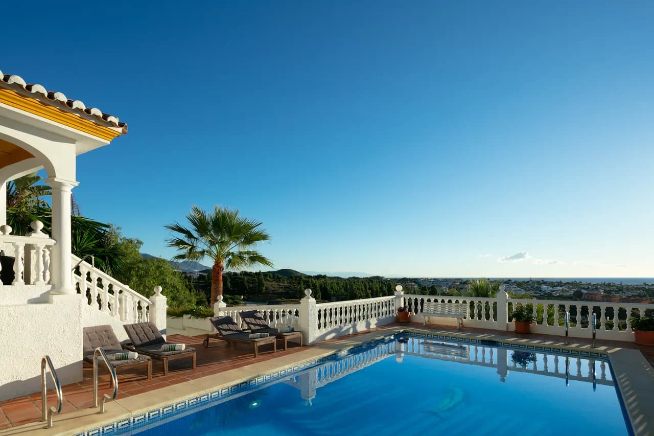 Spacious Family Villa Near Beach in Las Lagunas de Mijas photo 5