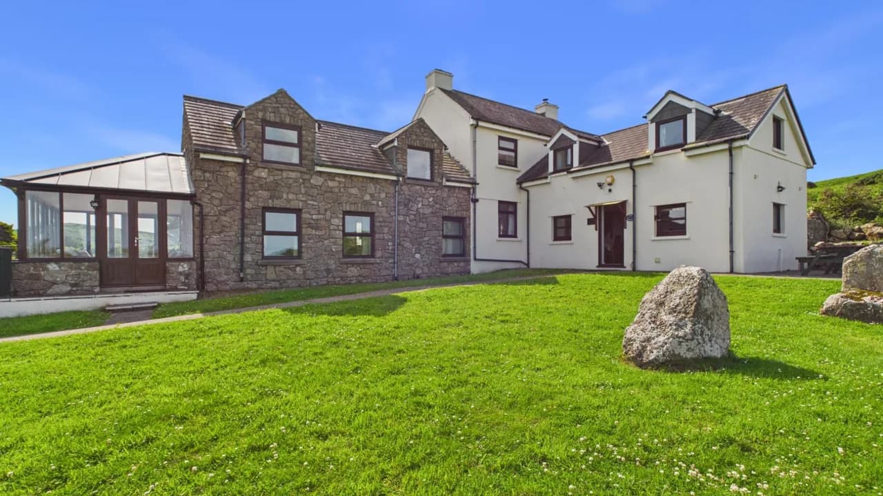 Coastal Six Bedroom Villa in Gower Peninsula