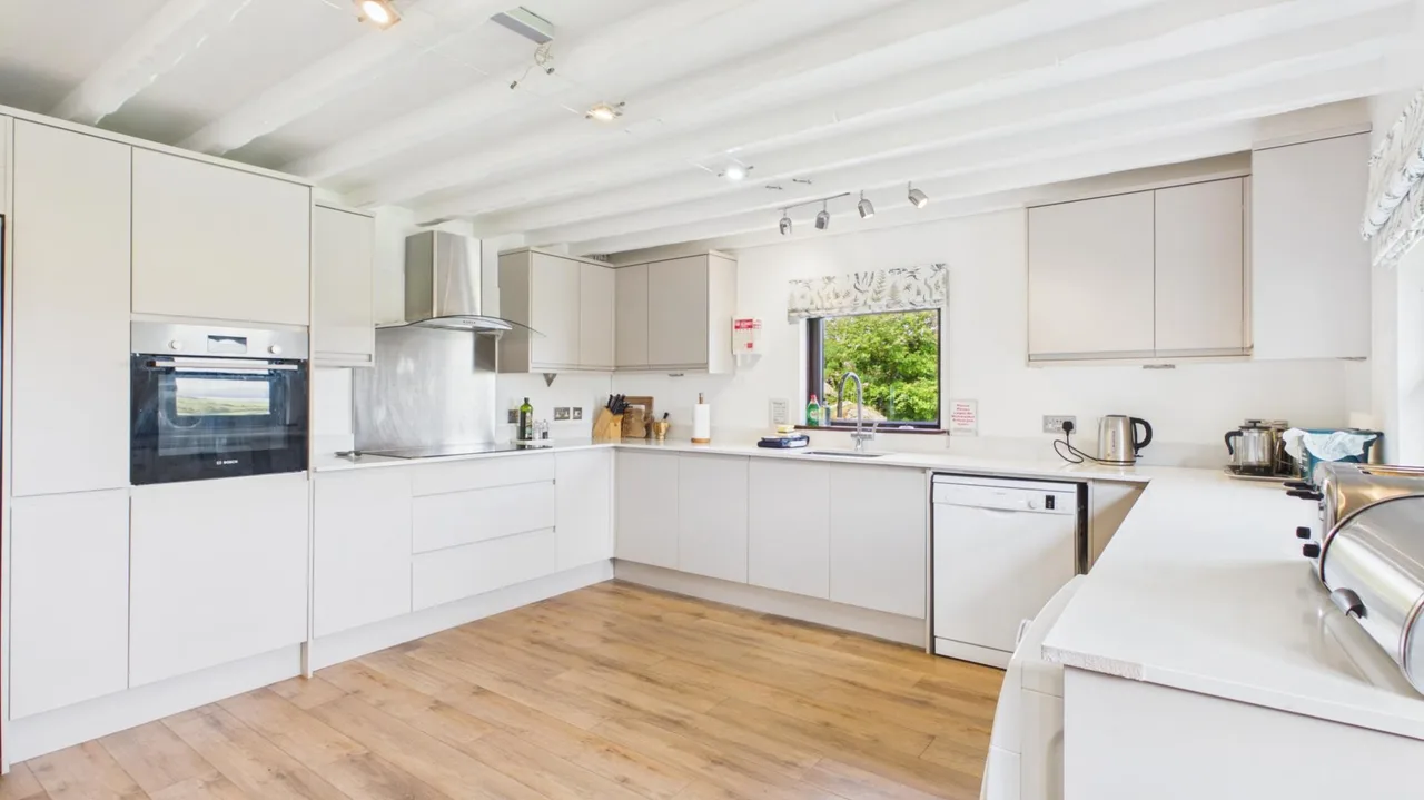 Coastal Six Bedroom Villa in Gower Peninsula photo 3