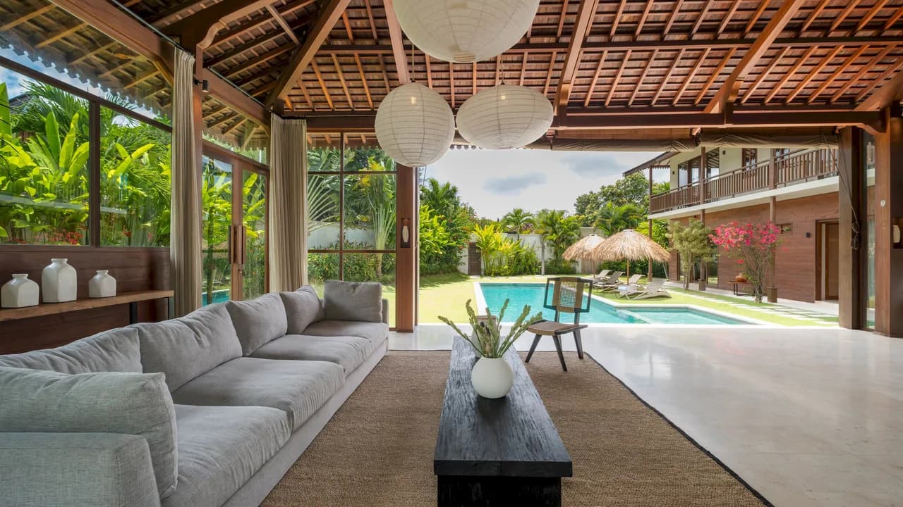 Spacious Nine-Bedroom Villa in Bali photo 4