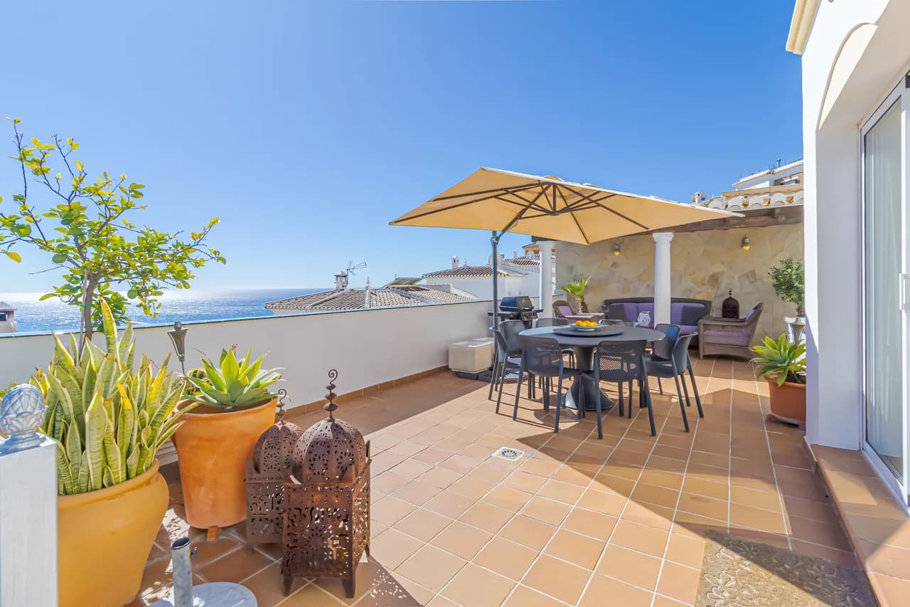 Sea View Four Bedroom Villa in Nerja photo 4