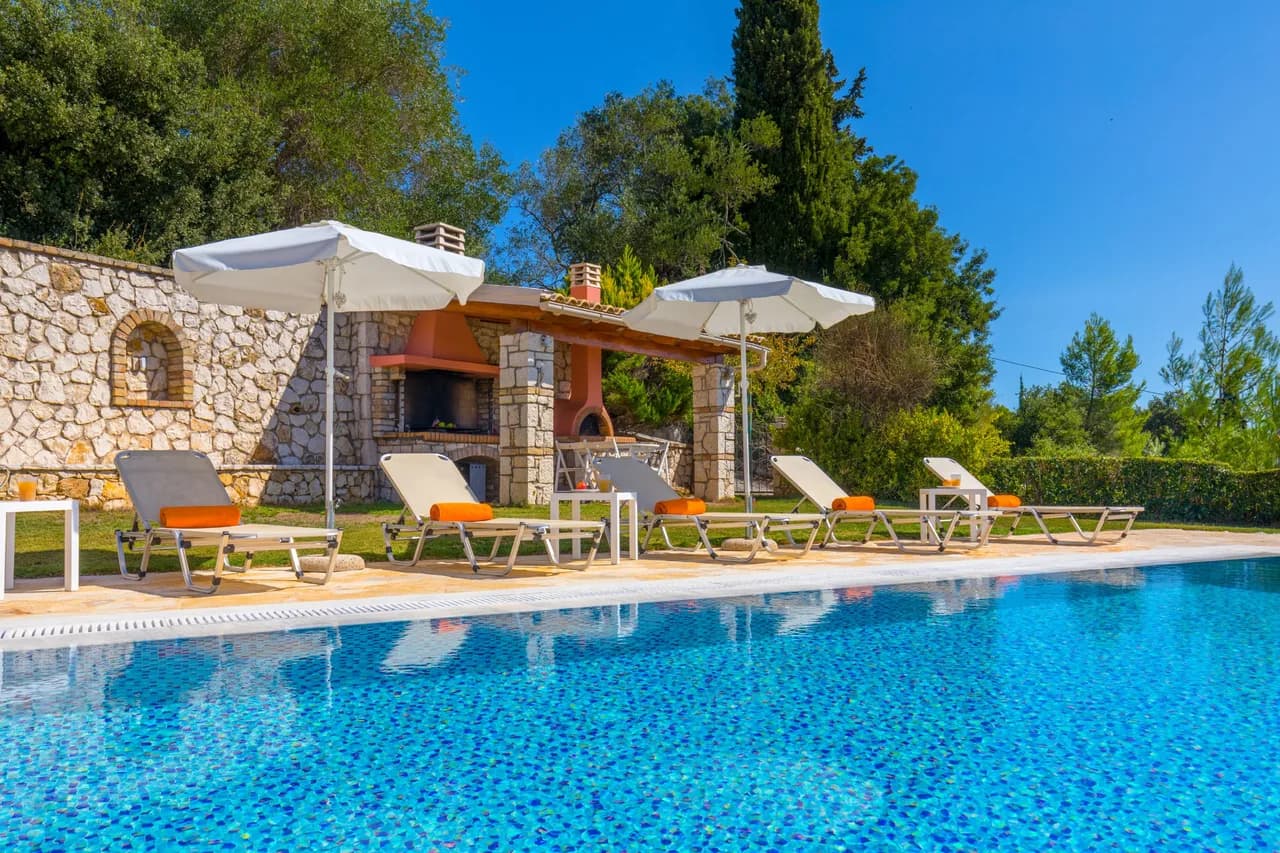 Well-Equipped Three Bedroom Villa in Corfu photo 2