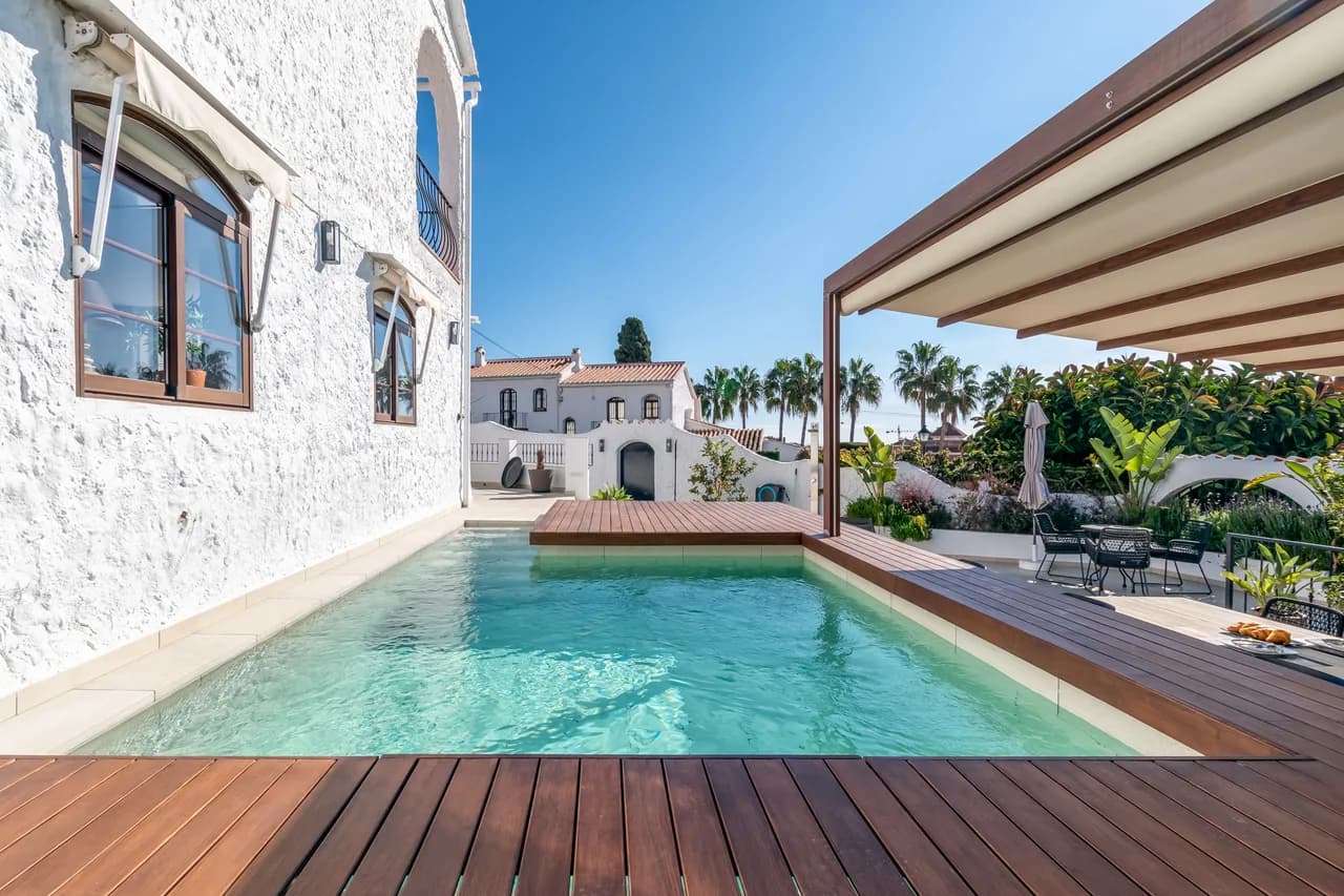 Terrace Four Bedroom Villa in Nerja photo 4