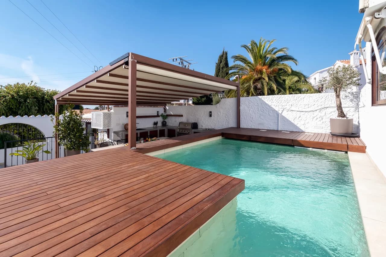 Terrace Four Bedroom Villa in Nerja photo 5