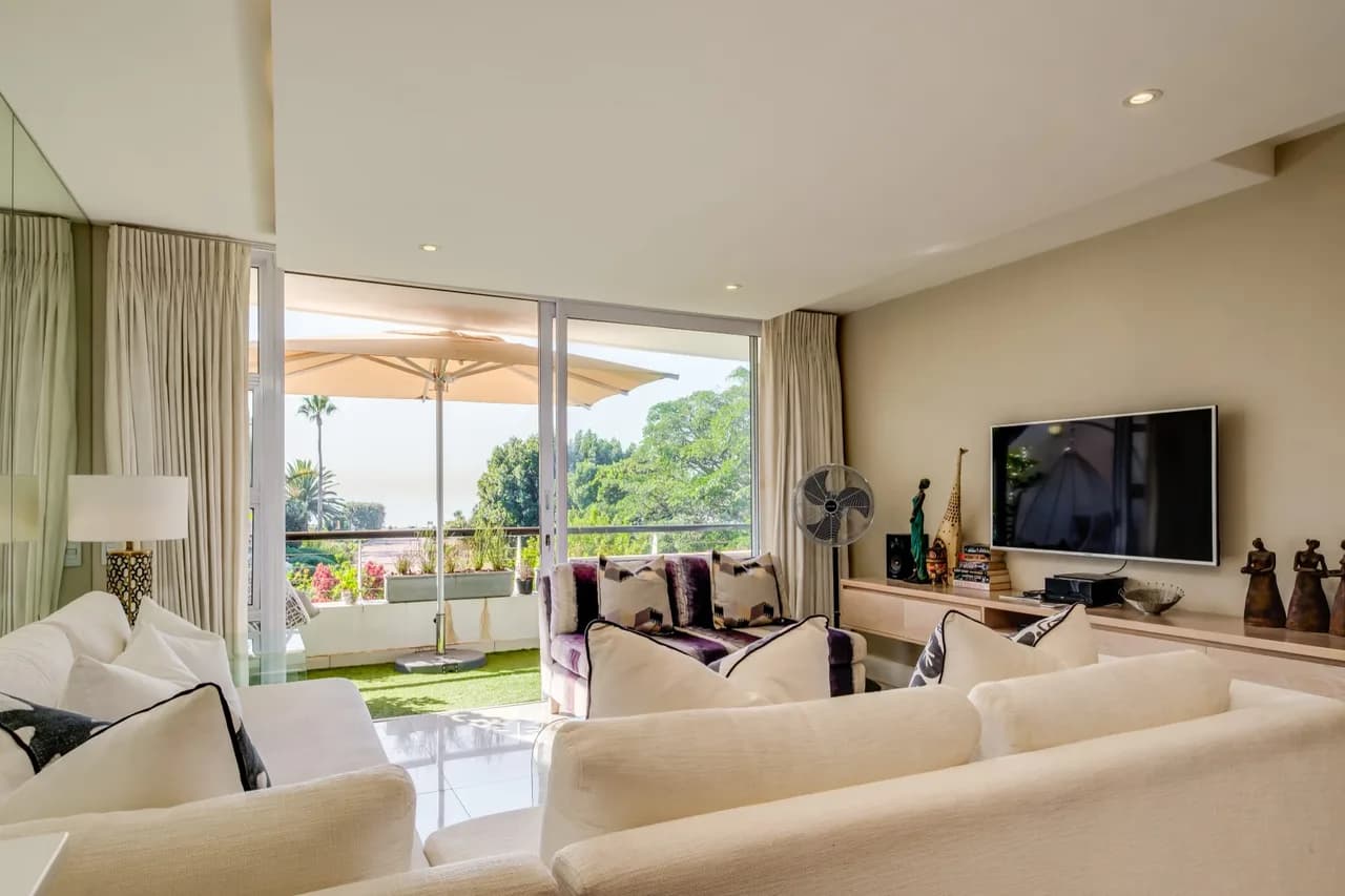 Waterfront Three Bedroom Apartment in Cape Town photo 2