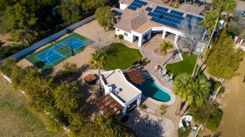 *Entertainers Paradise* Arcade/Golf Simu/Pickleball/Theater/Gym/Swim-up Bar!