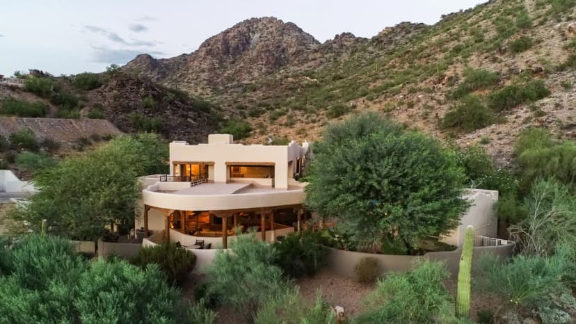 Spacious Six Bedroom Retreat in Scottsdale