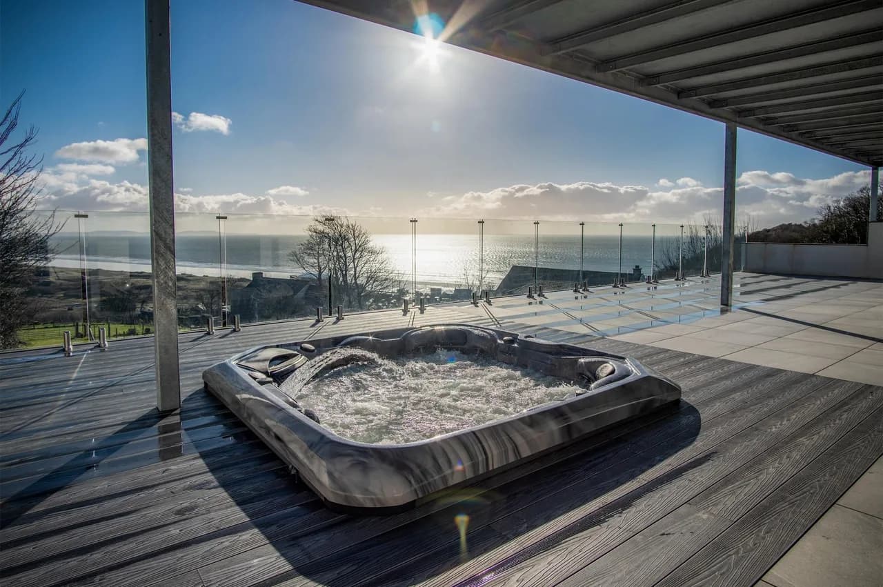 Oceanview Five Bedroom Retreat in Pendine photo 3