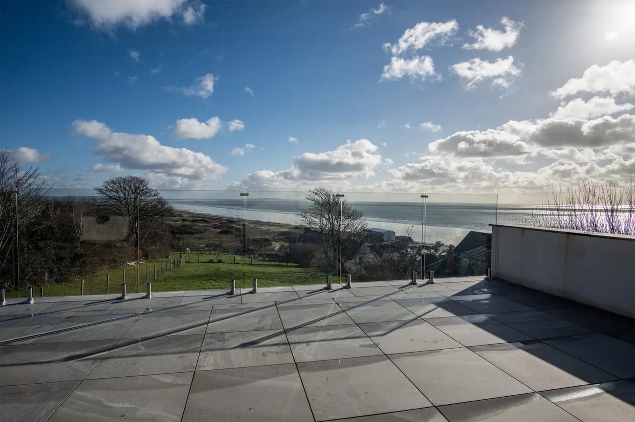 Oceanview Five Bedroom Retreat in Pendine photo 5