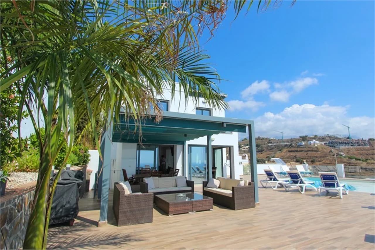 Seaside Four Bedroom Villa in Nerja