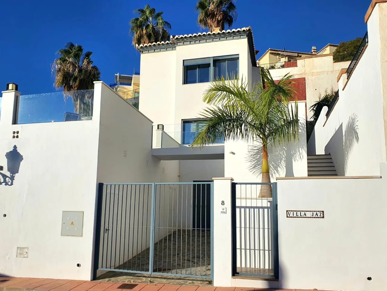 Seaside Four Bedroom Villa in Nerja photo 3