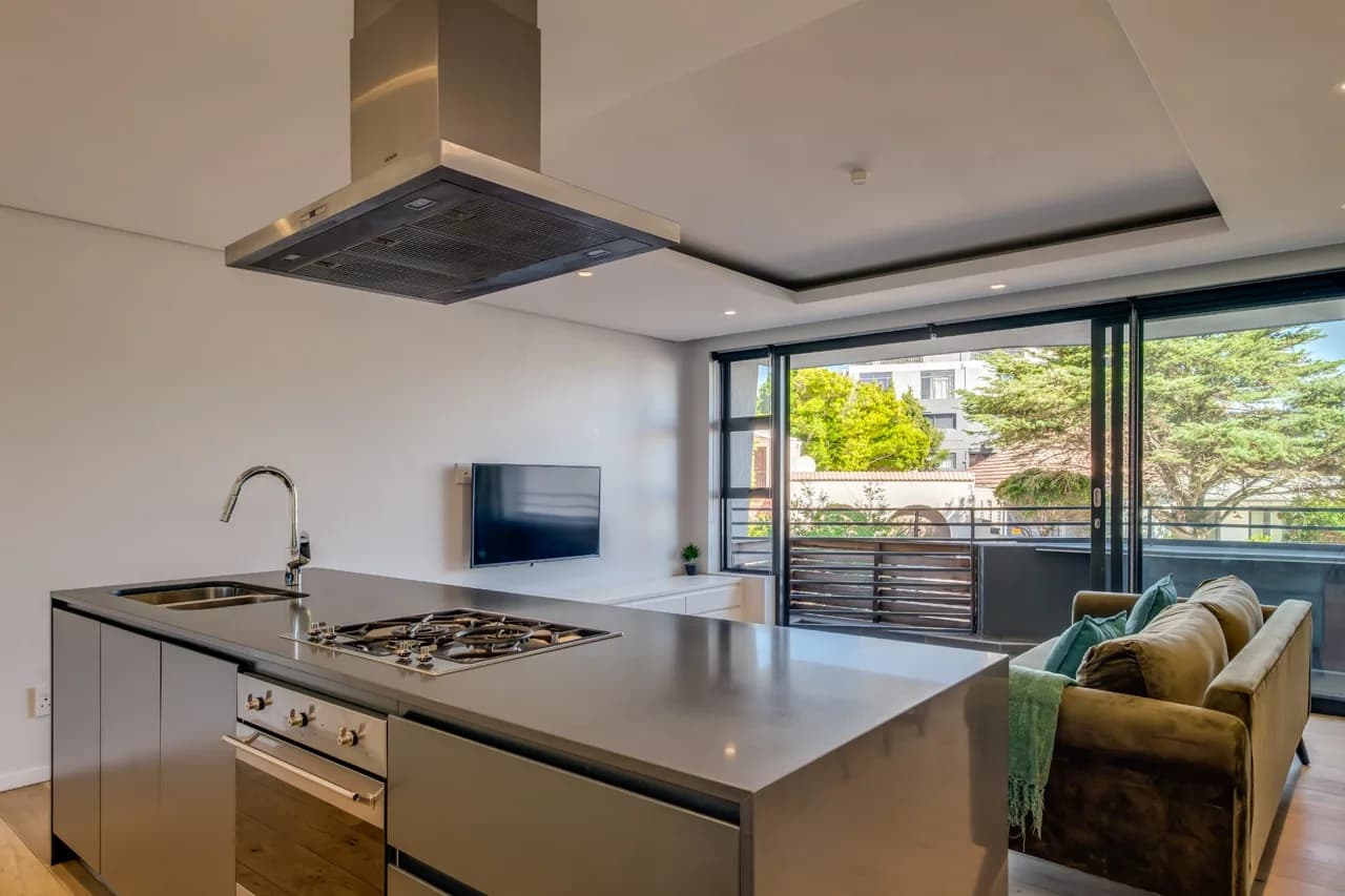 Modern Two-Bedroom Apartment in Cape Town photo 2
