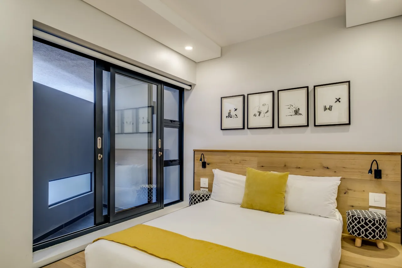 Modern Two-Bedroom Apartment in Cape Town photo 3