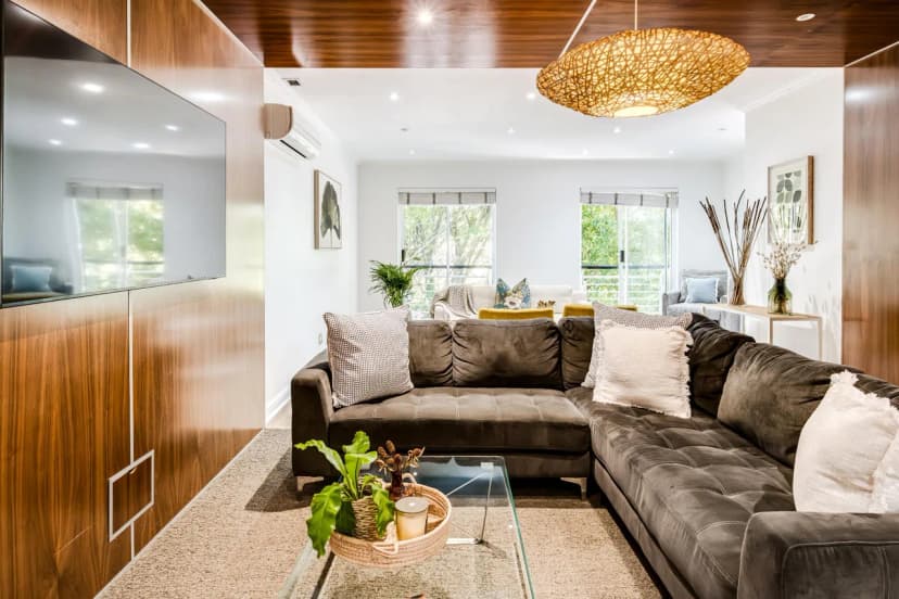 Contemporary Apartment close to the Radisson (Majolica)