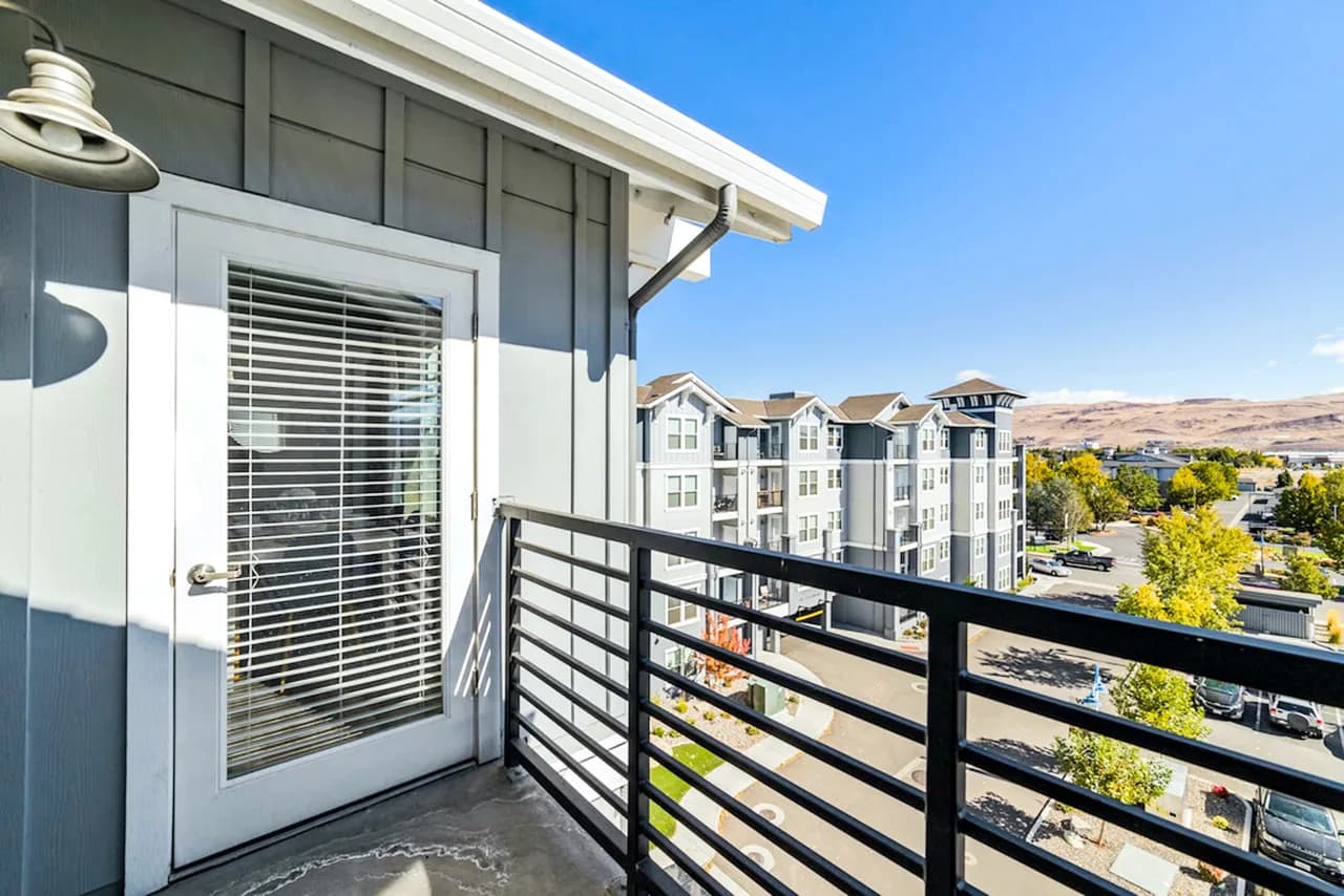 Rooftop Hot Tub Two Bedroom in Sparks Nevada photo 3