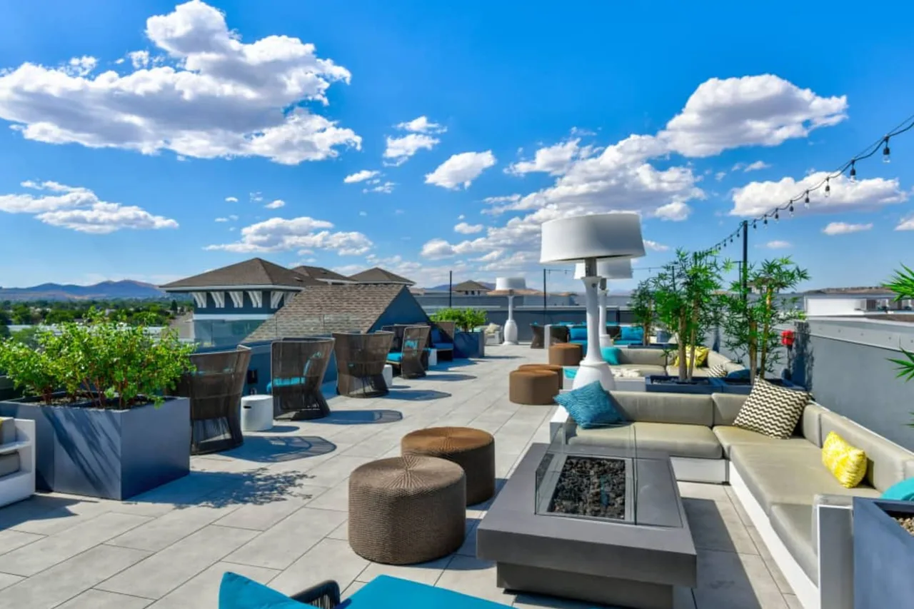 Rooftop Hot Tub Two Bedroom in Sparks Nevada photo 4