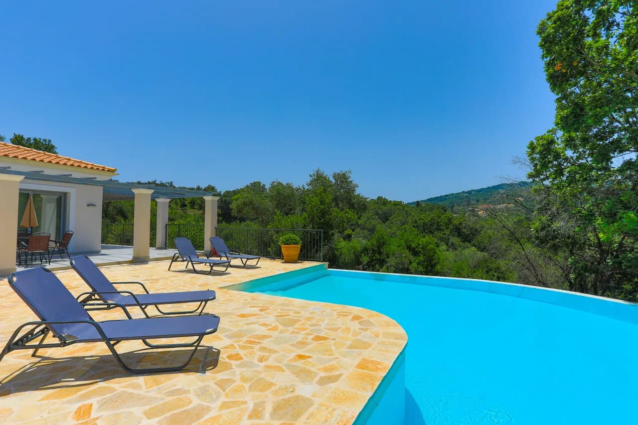 Infinity-Pool Villa with Sea Views in Kremithas photo 3