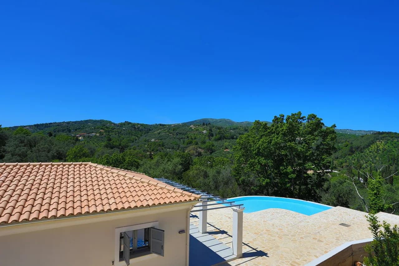 Infinity-Pool Villa with Sea Views in Kremithas photo 4