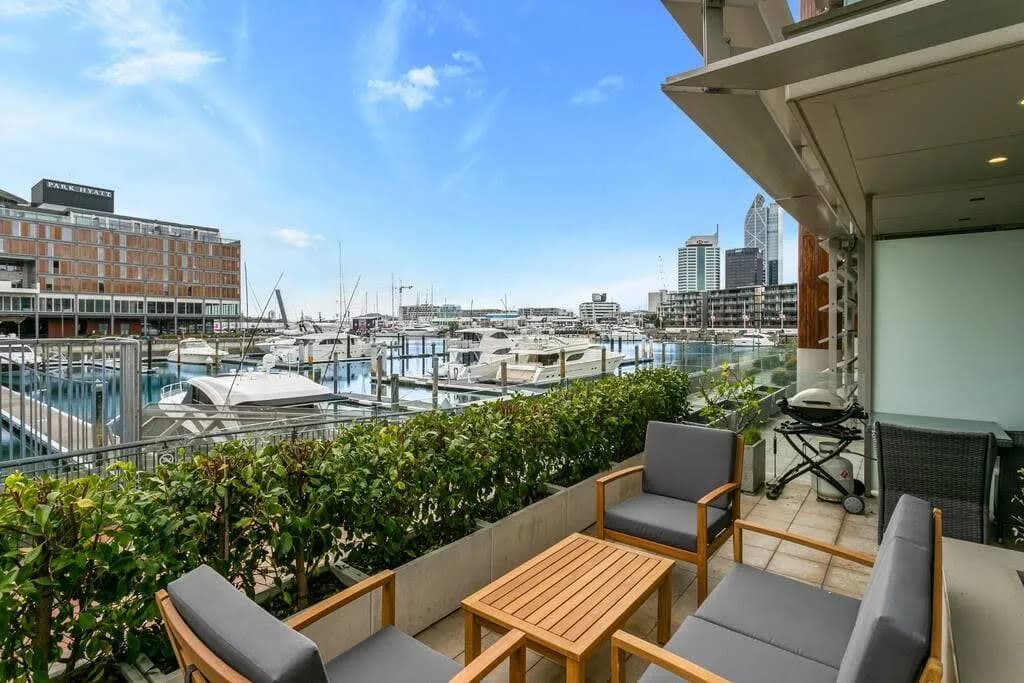 Waterfront Two Bedroom Retreat in Auckland photo 2