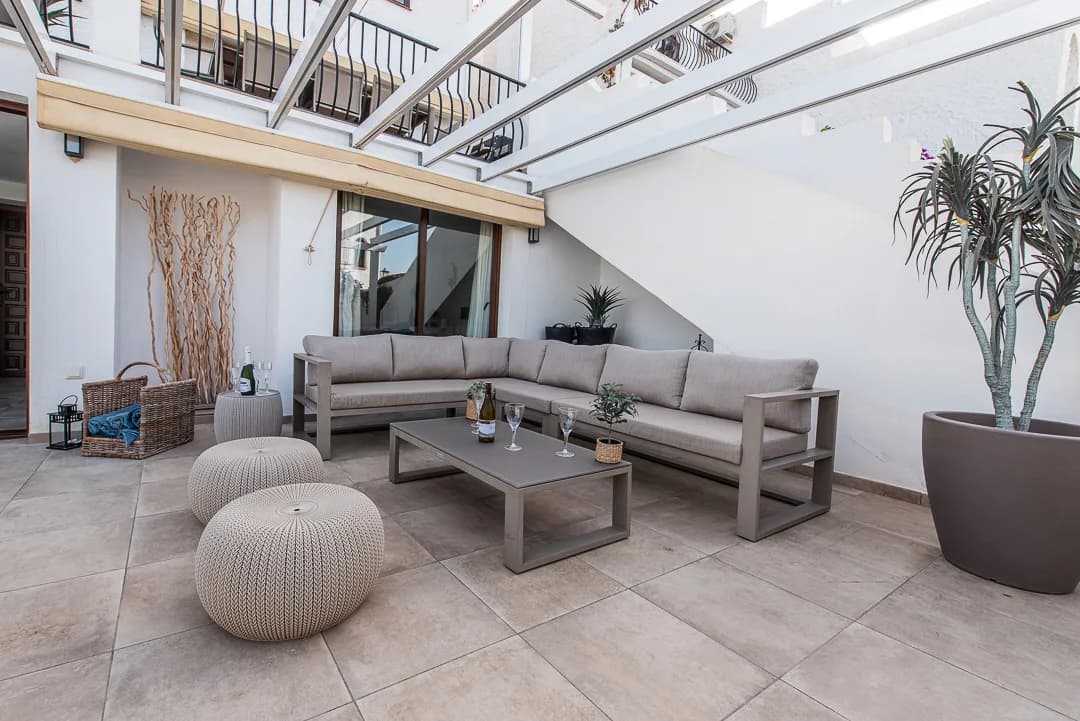 Terrace Five Bedroom Villa in Nerja photo 2