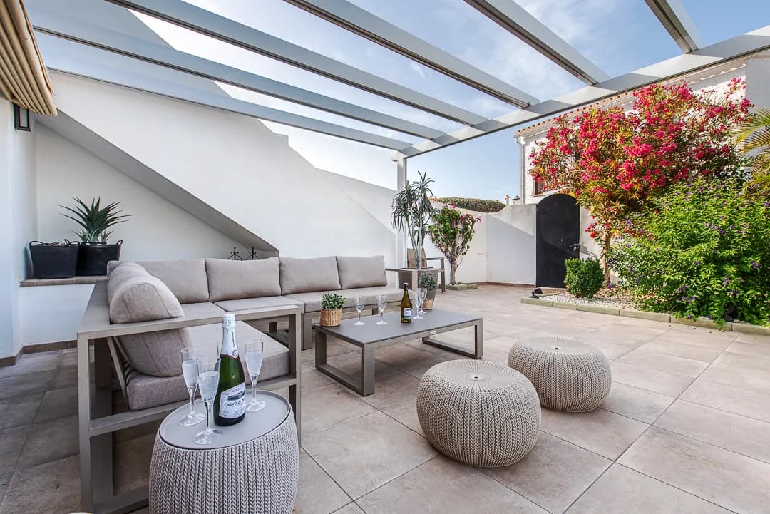 Terrace Five Bedroom Villa in Nerja photo 3