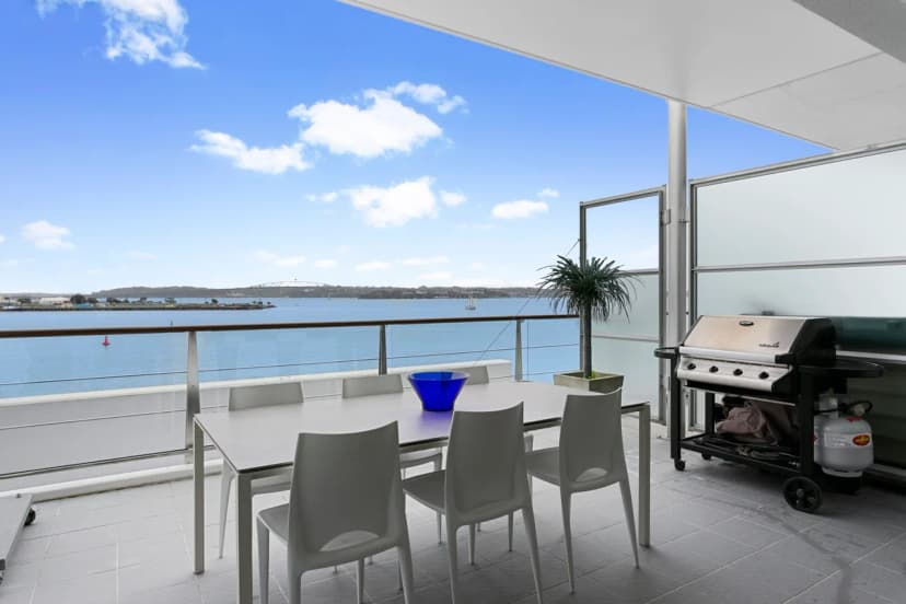 Spacious with Incredible Views on Princes Wharf
