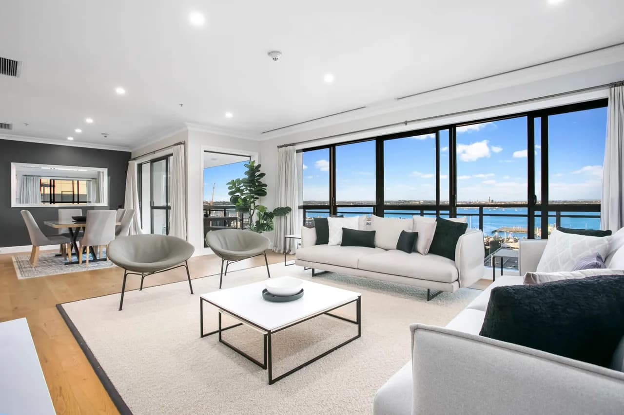 Penthouse with Expansive Views in Auckland
