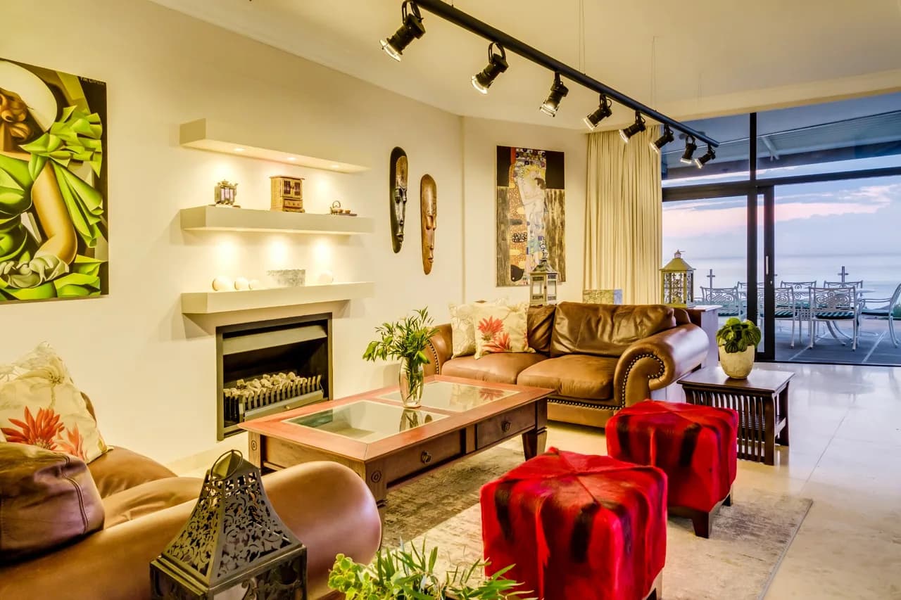 Spacious Seven-Bedroom Villa in Camps Bay photo 4