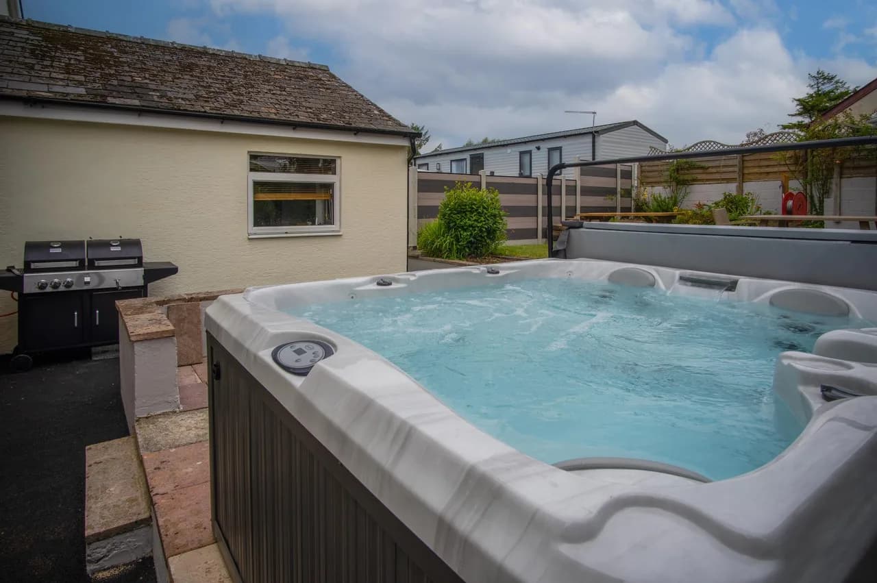 Garden Hot Tub Villa in Amroth, Pembrokeshire, Wales photo 5