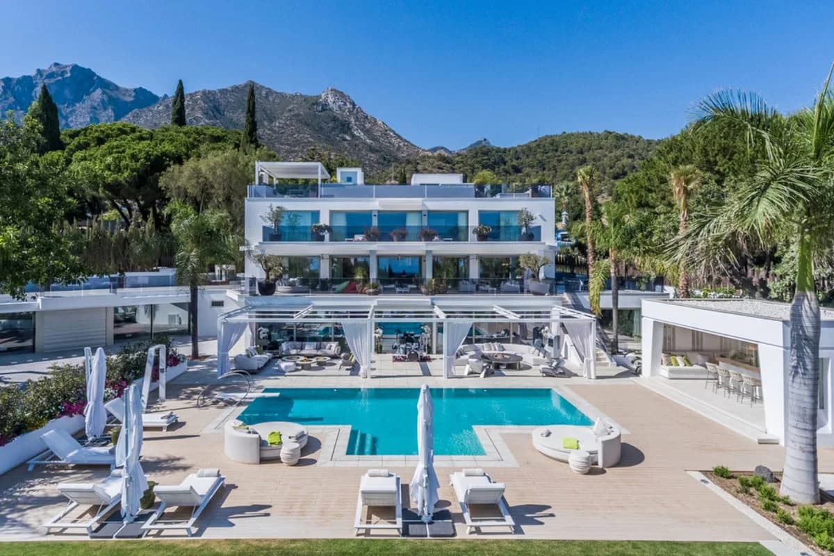 Elegant Eight Bedroom Villa in Marbella
