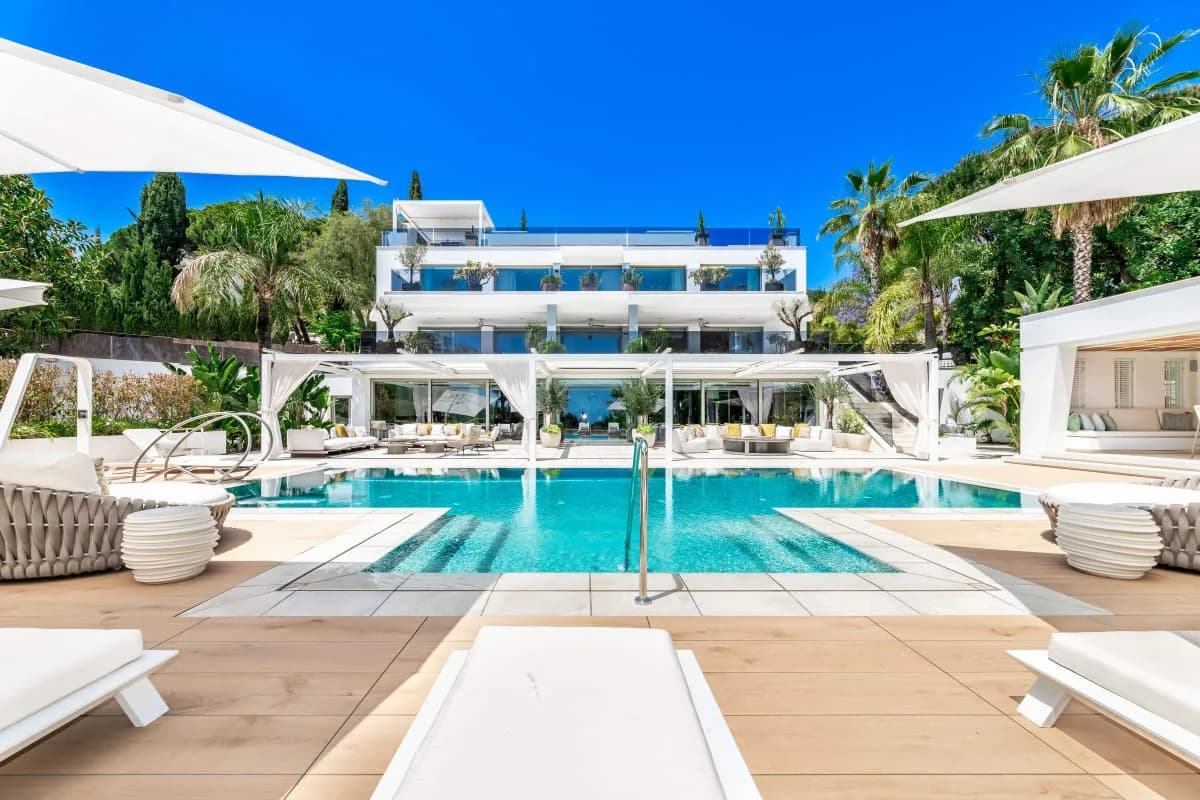 Elegant Eight Bedroom Villa in Marbella photo 2