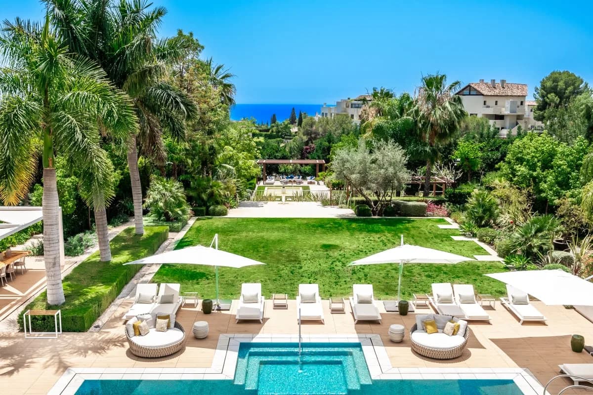 Elegant Eight Bedroom Villa in Marbella photo 3