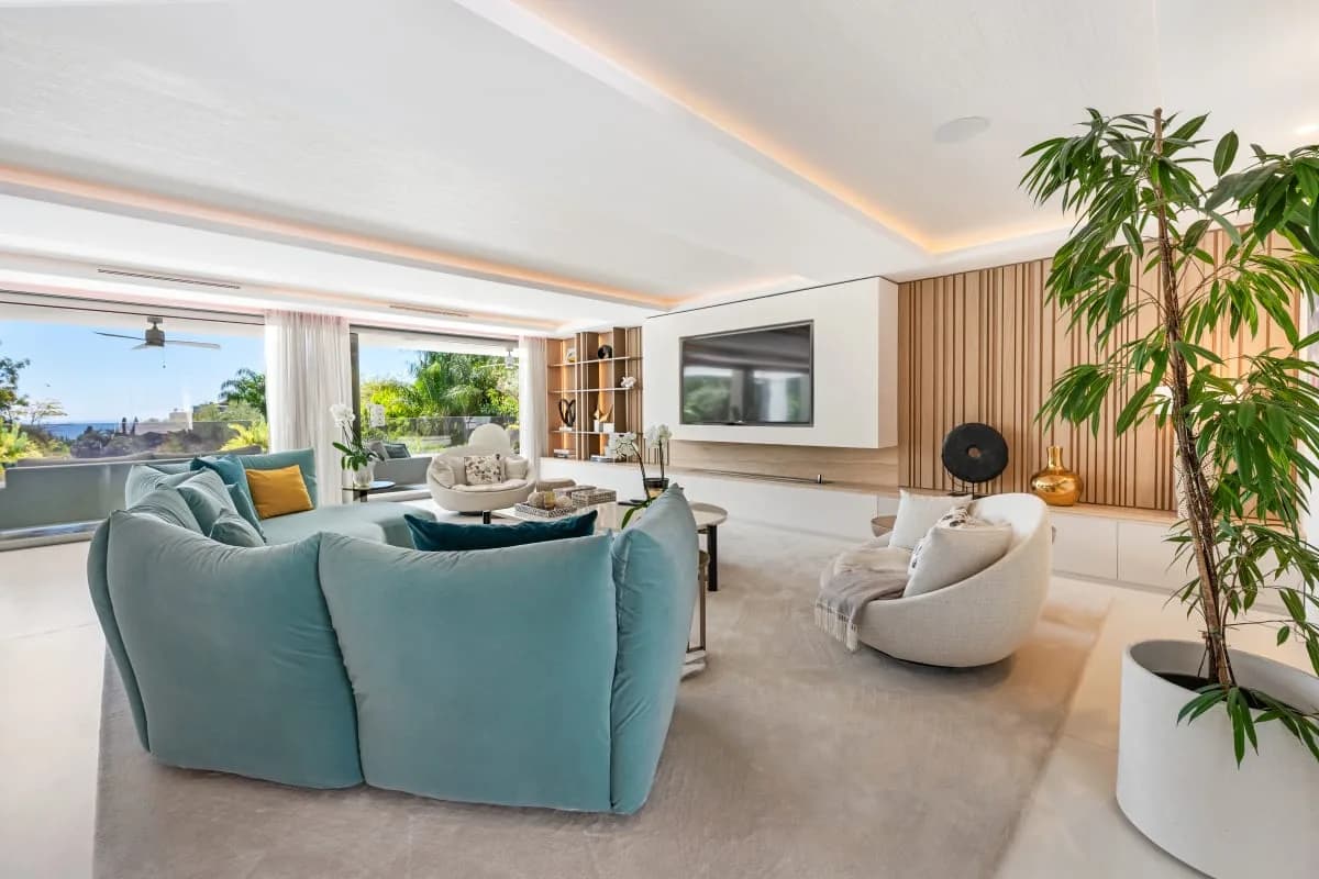 Elegant Eight Bedroom Villa in Marbella photo 5