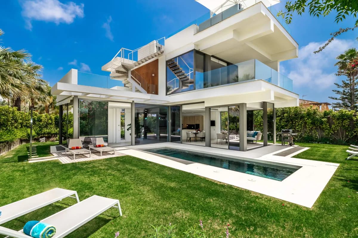 Balcony Five Bedroom Villa in Marbella