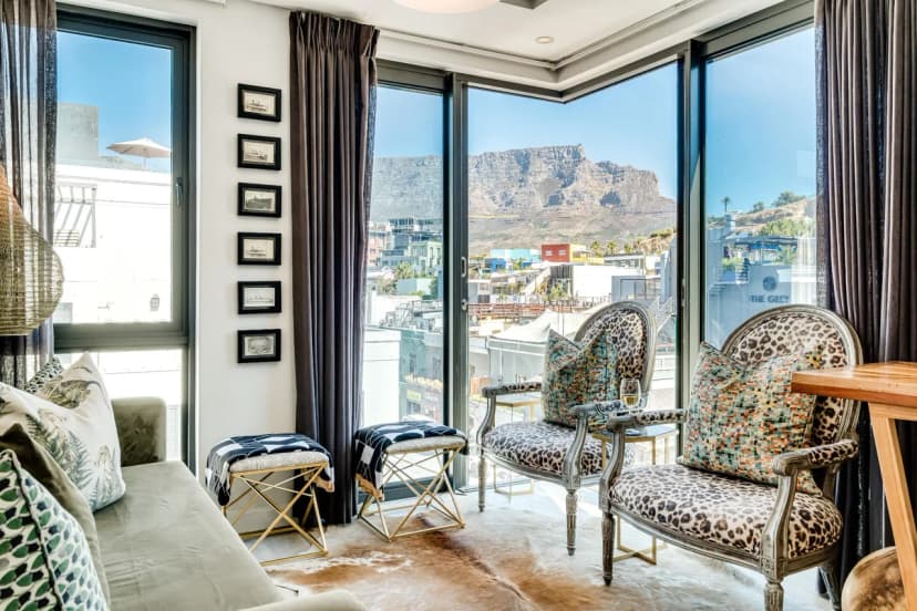 Beautiful Apartment with Mountain Views (404 on N)