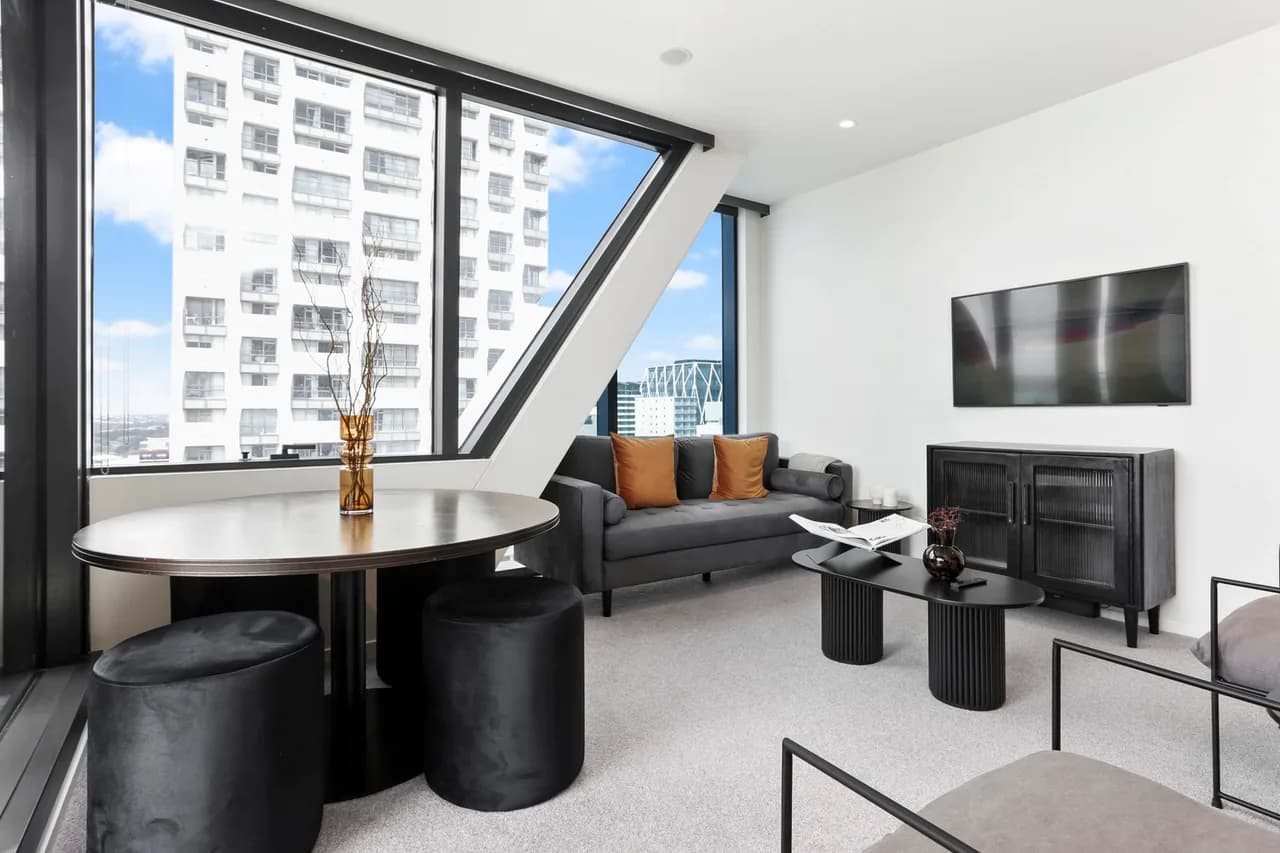 Sky-High Apartment with City Views in Auckland photo 2