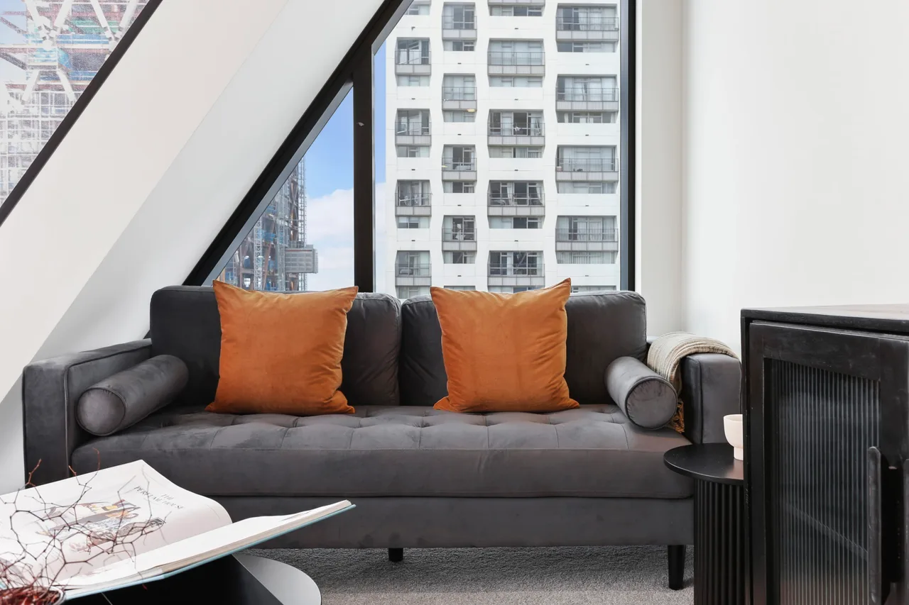 Sky-High Apartment with City Views in Auckland photo 3