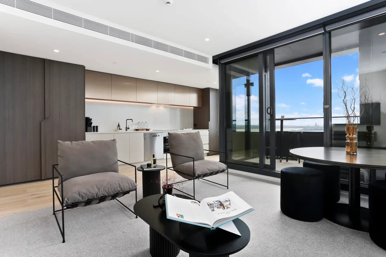 Sky-High Apartment with City Views in Auckland photo 4