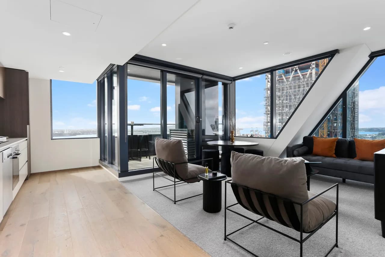 Sky-High Apartment with City Views in Auckland photo 5