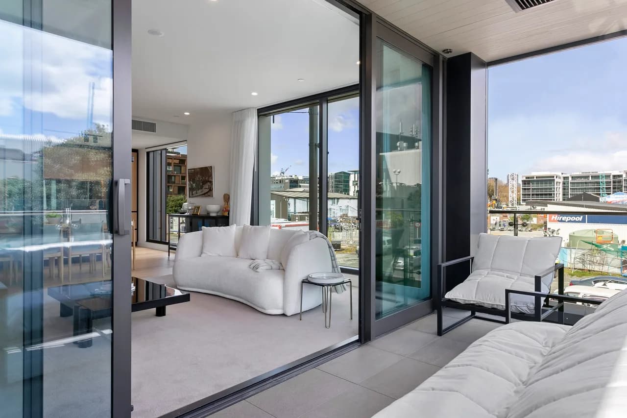 Stylish Two Bedroom Apartment in Auckland photo 4