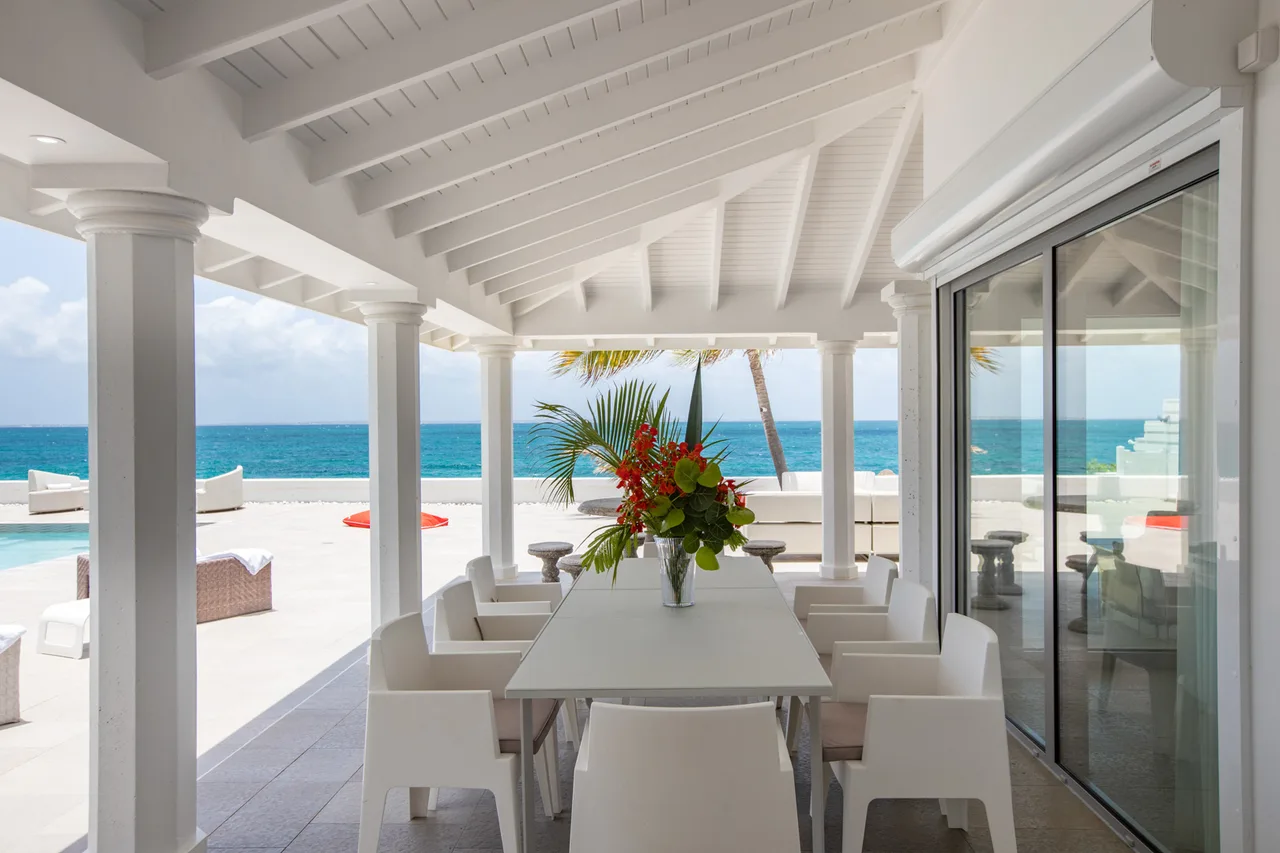 Private Beachfront Villa in Terres Basses photo 3